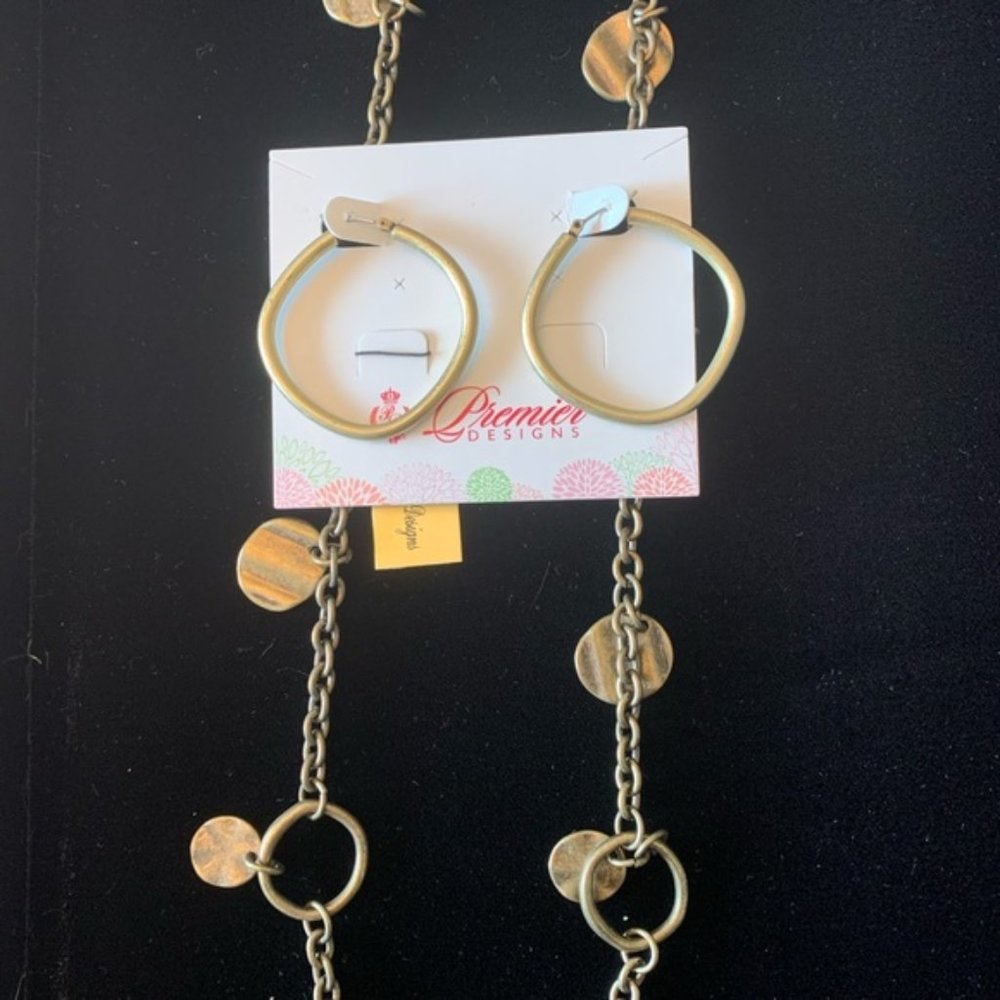 Necklace + earrings